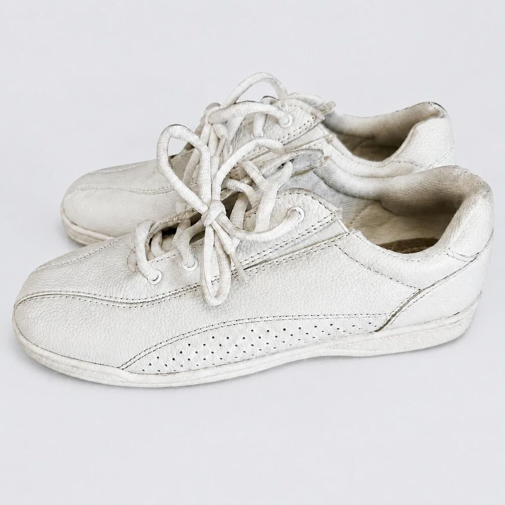 Cobbie Cuddlers Grace Womens White Leather Lace Up Walking Sneaker Size 7.5M